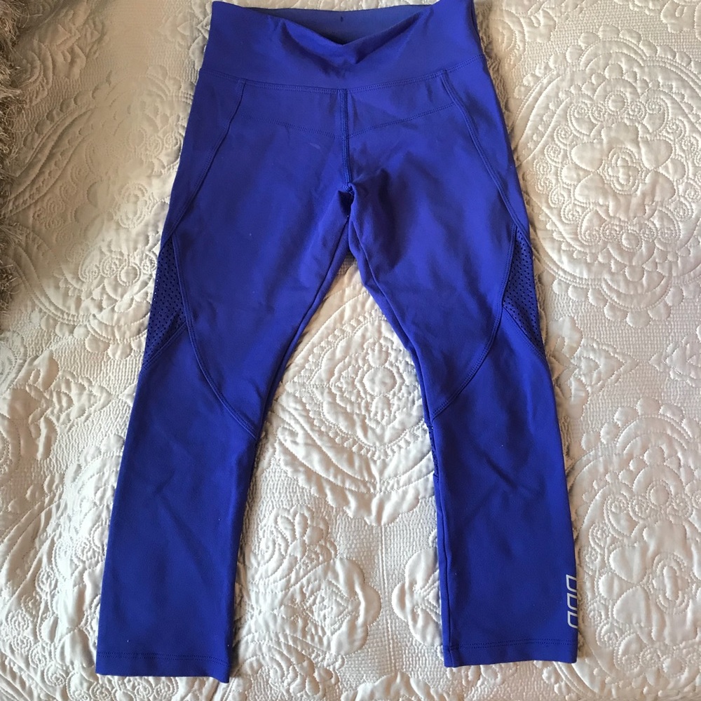 Lorna Jane blue cropped leggings